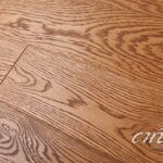Deski drewniane w kolorze Brown, podłoga drewniana wyprodukowana przez firmę CHENE