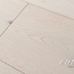 Podłoga drewniana w kolorze Chiaro deski drewniane wyprodukowane przez firmę Chene